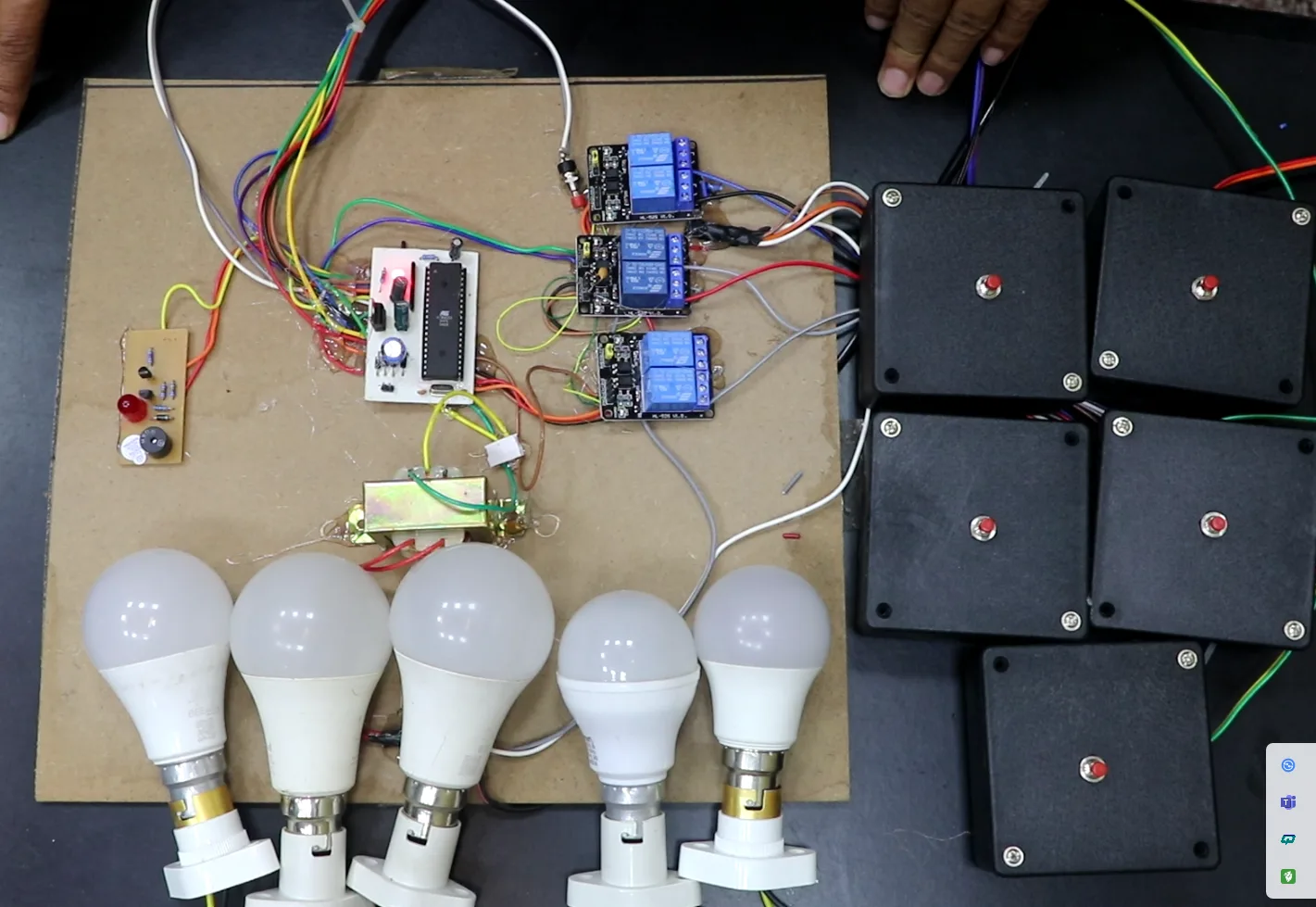 5 Candidates Quiz Buzzer Engineering Project