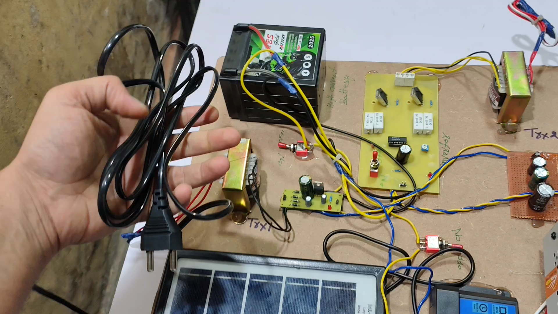 DIY MPPT solar inverter project for students